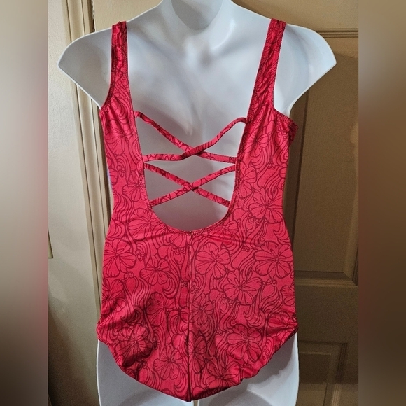 #318 Shore Shapes - Coral Swimsuit w floral design Size: 18W - Picture 2 of 9